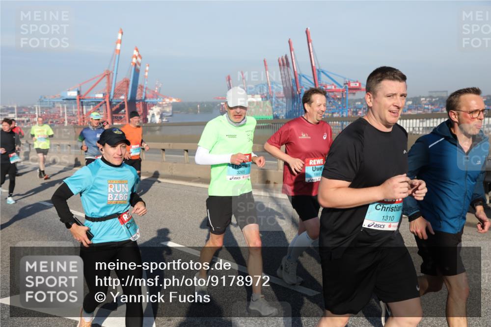 03.10.2025 - Köhlbrandbrückenlauf Yannick Fuchs http://msf.ph/oto/9178972 03.10.2025 08:51:20 Position 2 3265, 1883, 1310 meine-sportfotos.de