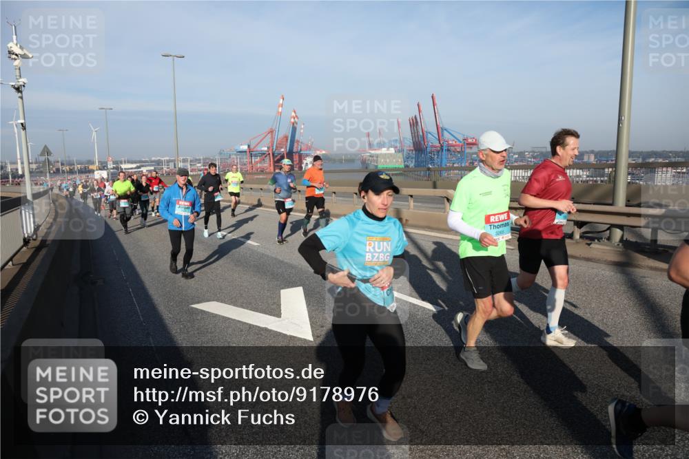 03.10.2025 - Köhlbrandbrückenlauf Yannick Fuchs http://msf.ph/oto/9178976 03.10.2025 08:51:20 Position 2 3265 meine-sportfotos.de