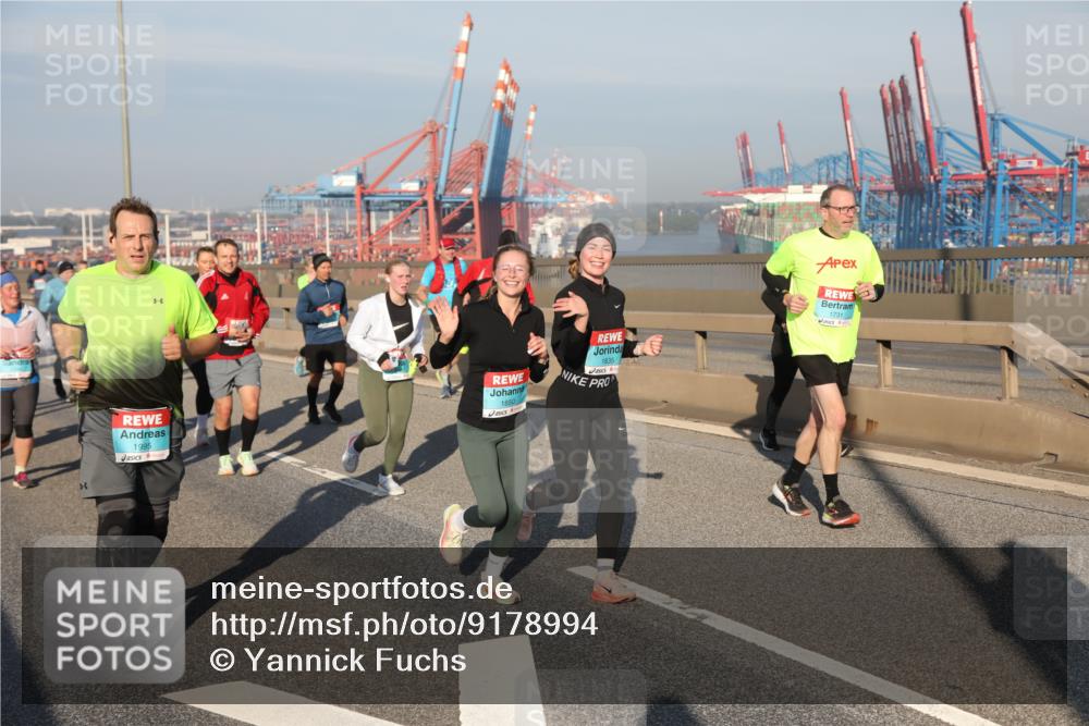 03.10.2025 - Köhlbrandbrückenlauf Yannick Fuchs http://msf.ph/oto/9178994 03.10.2025 08:51:24 Position 2 1835, 1995, 1850, 1731 meine-sportfotos.de