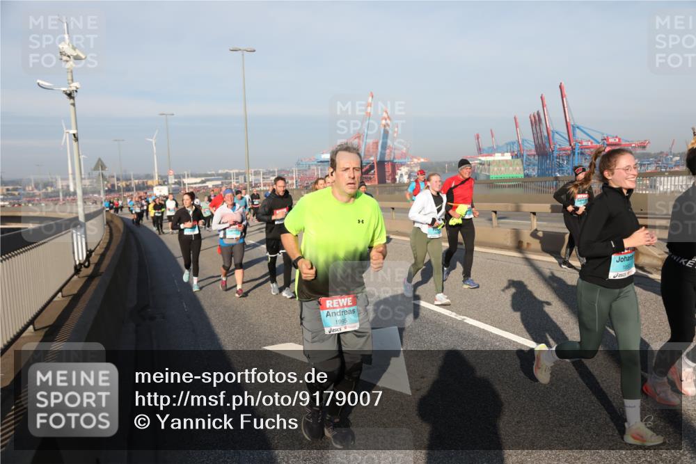 03.10.2025 - Köhlbrandbrückenlauf Yannick Fuchs http://msf.ph/oto/9179007 03.10.2025 08:51:25 Position 2 1995, 540, 1850 meine-sportfotos.de