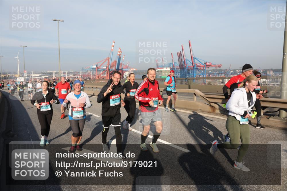 03.10.2025 - Köhlbrandbrückenlauf Yannick Fuchs http://msf.ph/oto/9179021 03.10.2025 08:51:27 Position 2 1746, 2854, 2855, 118 meine-sportfotos.de