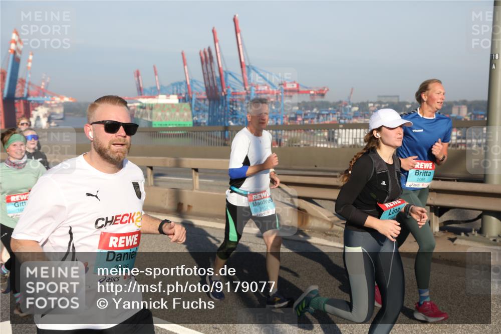 03.10.2025 - Köhlbrandbrückenlauf Yannick Fuchs http://msf.ph/oto/9179077 03.10.2025 08:51:33 Position 2 2, 2836, 2404, 2055, 118 meine-sportfotos.de