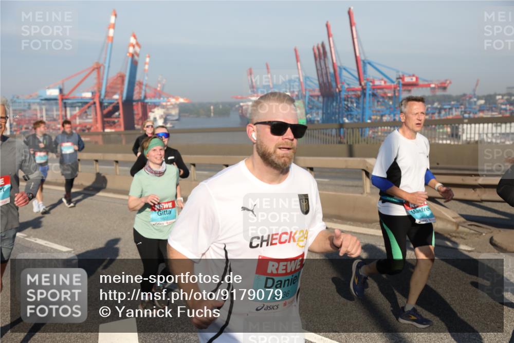 03.10.2025 - Köhlbrandbrückenlauf Yannick Fuchs http://msf.ph/oto/9179079 03.10.2025 08:51:33 Position 2 1607, 24, 2836 meine-sportfotos.de