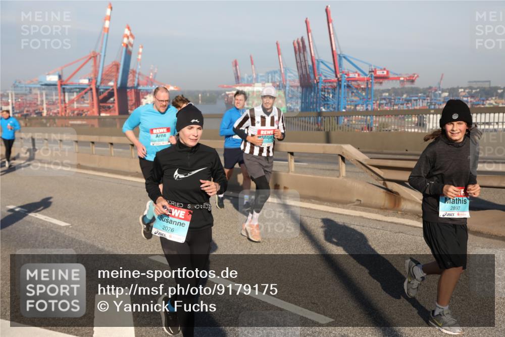 03.10.2025 - Köhlbrandbrückenlauf Yannick Fuchs http://msf.ph/oto/9179175 03.10.2025 08:51:43 Position 2 1740, 2076, 2897 meine-sportfotos.de