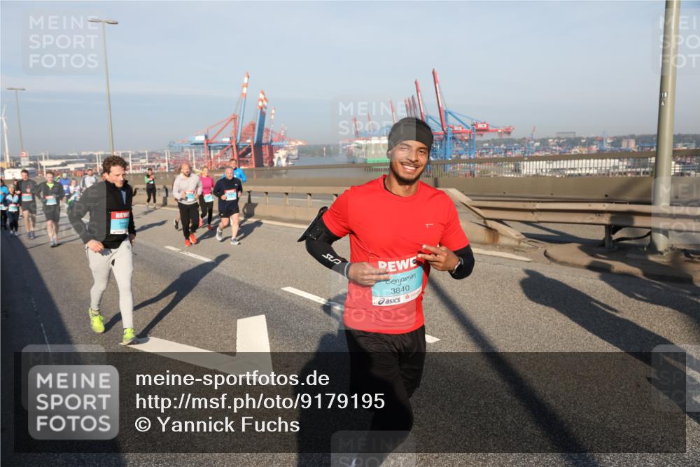 03.10.2025 - Köhlbrandbrückenlauf Yannick Fuchs http://msf.ph/oto/9179195 03.10.2025 08:51:46 Position 2 555, 3840 meine-sportfotos.de