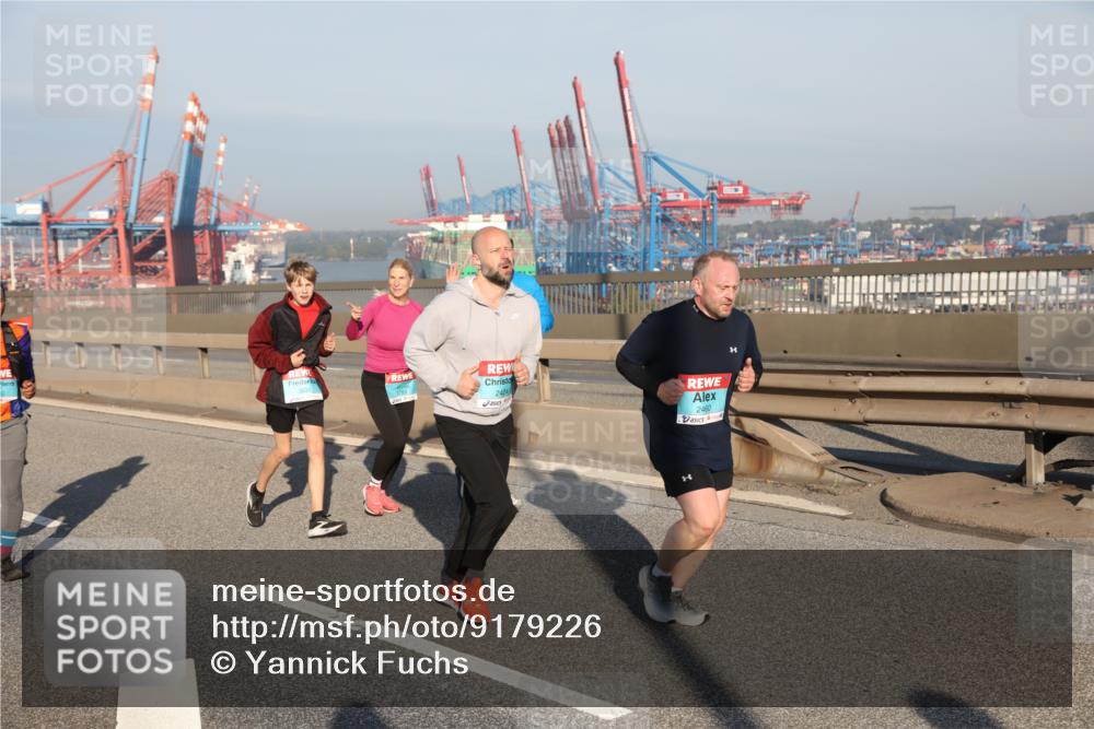 03.10.2025 - Köhlbrandbrückenlauf Yannick Fuchs http://msf.ph/oto/9179226 03.10.2025 08:51:49 Position 2 2424, 2460 meine-sportfotos.de
