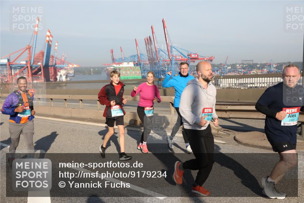 03.10.2025 - Köhlbrandbrückenlauf Yannick Fuchs http://msf.ph/oto/9179234 03.10.2025 08:51:50 Position 2 3635, 2424, 2460 meine-sportfotos.de