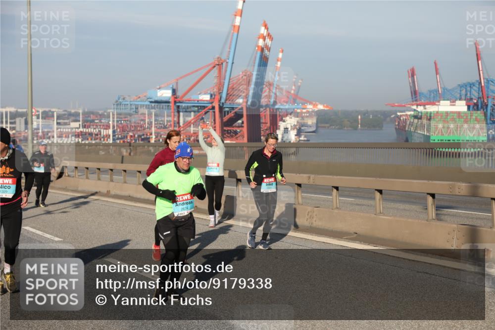 03.10.2025 - Köhlbrandbrückenlauf Yannick Fuchs http://msf.ph/oto/9179338 03.10.2025 08:52:05 Position 2 14, 1329, 2674 meine-sportfotos.de