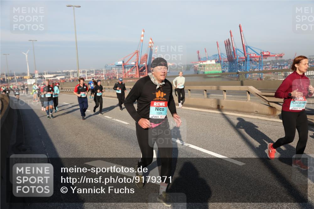 03.10.2025 - Köhlbrandbrückenlauf Yannick Fuchs http://msf.ph/oto/9179371 03.10.2025 08:52:08 Position 2 142, 1329, 1597 meine-sportfotos.de