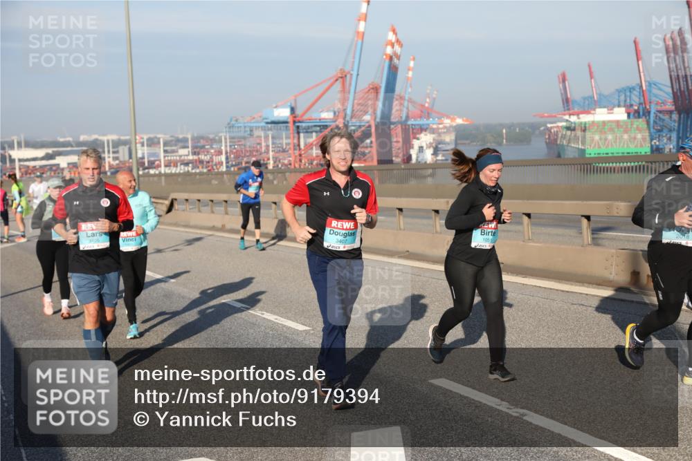 03.10.2025 - Köhlbrandbrückenlauf Yannick Fuchs http://msf.ph/oto/9179394 03.10.2025 08:52:11 Position 2 3405, 3407, 2018, 1051 meine-sportfotos.de