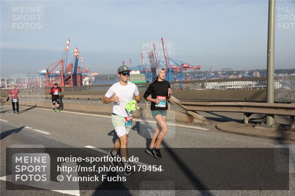 03.10.2025 - Köhlbrandbrückenlauf Yannick Fuchs http://msf.ph/oto/9179454 03.10.2025 08:52:20 Position 2 2514 meine-sportfotos.de