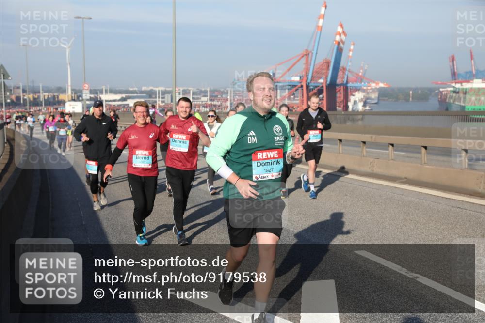 03.10.2025 - Köhlbrandbrückenlauf Yannick Fuchs http://msf.ph/oto/9179538 03.10.2025 08:52:31 Position 2 3003, 1827 meine-sportfotos.de