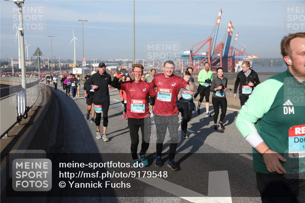 03.10.2025 - Köhlbrandbrückenlauf Yannick Fuchs http://msf.ph/oto/9179548 03.10.2025 08:52:32 Position 2 3003, 3004 meine-sportfotos.de