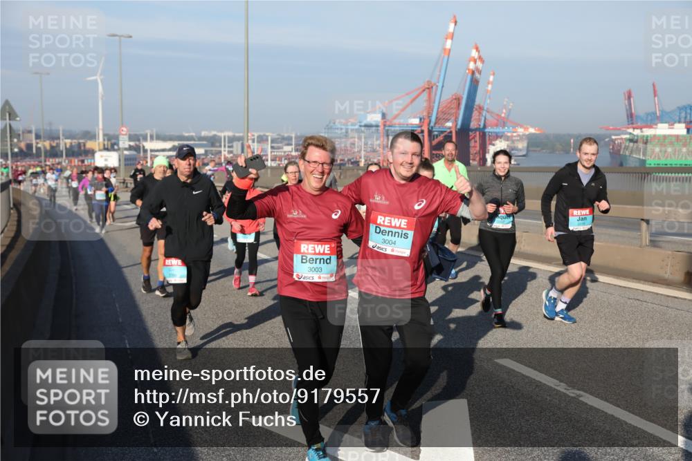 03.10.2025 - Köhlbrandbrückenlauf Yannick Fuchs http://msf.ph/oto/9179557 03.10.2025 08:52:33 Position 2 3786, 3003, 3004, 2016 meine-sportfotos.de