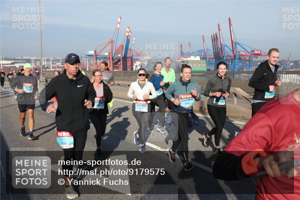 03.10.2025 - Köhlbrandbrückenlauf Yannick Fuchs http://msf.ph/oto/9179575 03.10.2025 08:52:34 Position 2 3786, 2217, 2099, 2016 meine-sportfotos.de