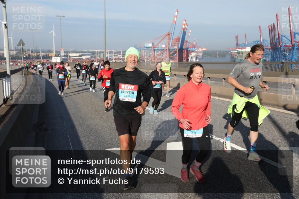 03.10.2025 - Köhlbrandbrückenlauf Yannick Fuchs http://msf.ph/oto/9179593 03.10.2025 08:52:36 Position 2 2309, 2918 meine-sportfotos.de