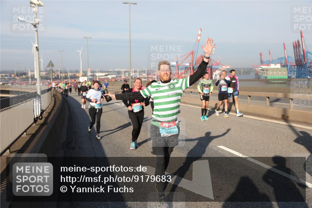 03.10.2025 - Köhlbrandbrückenlauf Yannick Fuchs http://msf.ph/oto/9179683 03.10.2025 08:52:47 Position 2 1414, 3617 meine-sportfotos.de