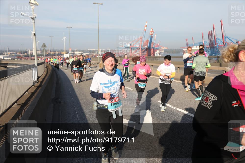 03.10.2025 - Köhlbrandbrückenlauf Yannick Fuchs http://msf.ph/oto/9179711 03.10.2025 08:52:50 Position 2 41, 29, 2012, 1804, 2194 meine-sportfotos.de