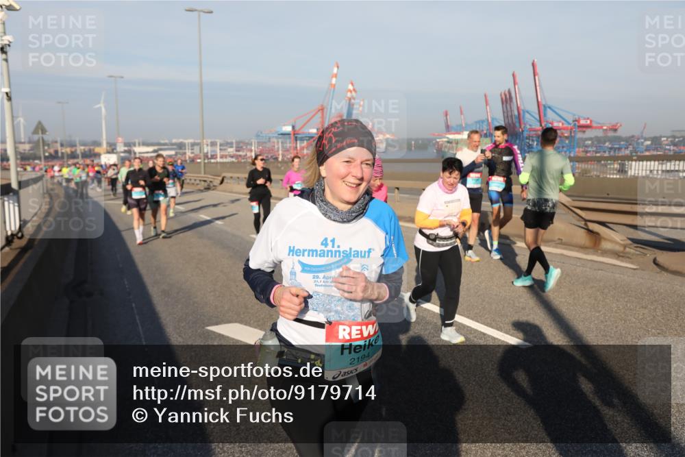 03.10.2025 - Köhlbrandbrückenlauf Yannick Fuchs http://msf.ph/oto/9179714 03.10.2025 08:52:50 Position 2 41, 29, 31, 1, 2194 meine-sportfotos.de