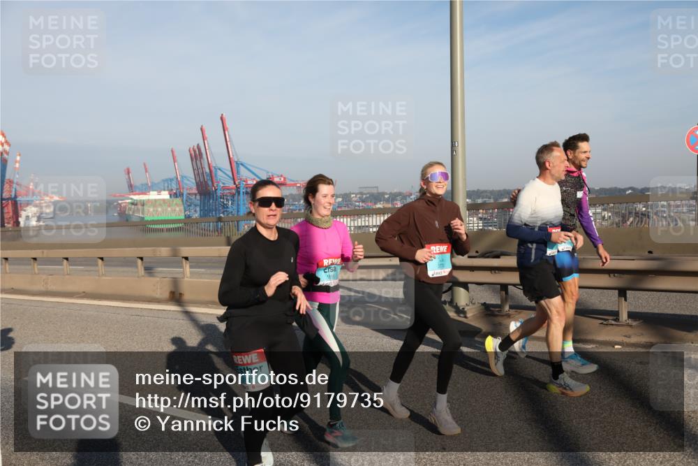03.10.2025 - Köhlbrandbrückenlauf Yannick Fuchs http://msf.ph/oto/9179735 03.10.2025 08:52:53 Position 2 1811, 1885, 118 meine-sportfotos.de