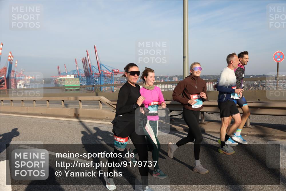 03.10.2025 - Köhlbrandbrückenlauf Yannick Fuchs http://msf.ph/oto/9179737 03.10.2025 08:52:54 Position 2 1811, 1585 meine-sportfotos.de