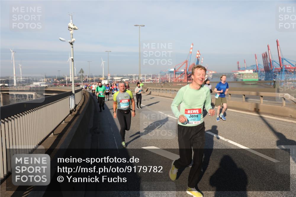 03.10.2025 - Köhlbrandbrückenlauf Yannick Fuchs http://msf.ph/oto/9179782 03.10.2025 08:52:58 Position 2 1978, 2167 meine-sportfotos.de