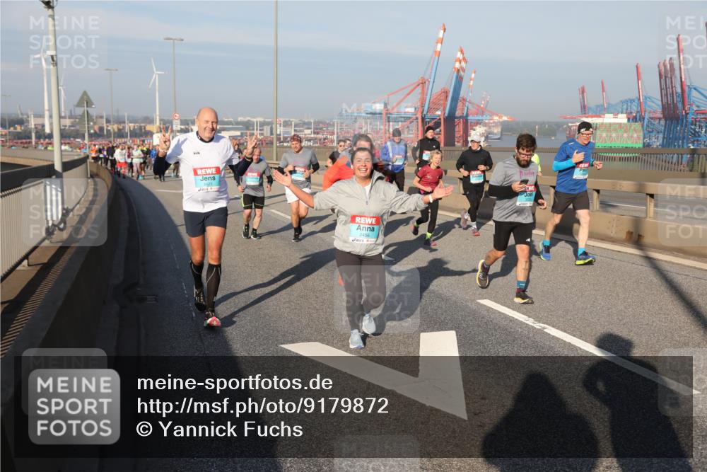 03.10.2025 - Köhlbrandbrückenlauf Yannick Fuchs http://msf.ph/oto/9179872 03.10.2025 08:53:11 Position 2 3423, 2456 meine-sportfotos.de