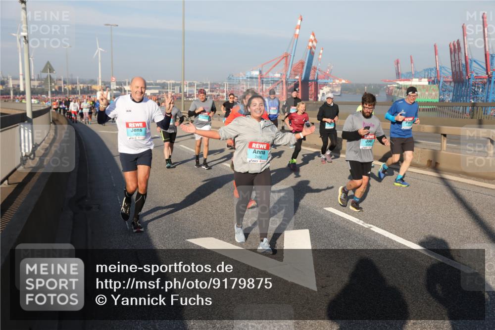 03.10.2025 - Köhlbrandbrückenlauf Yannick Fuchs http://msf.ph/oto/9179875 03.10.2025 08:53:11 Position 2 3423, 2456 meine-sportfotos.de