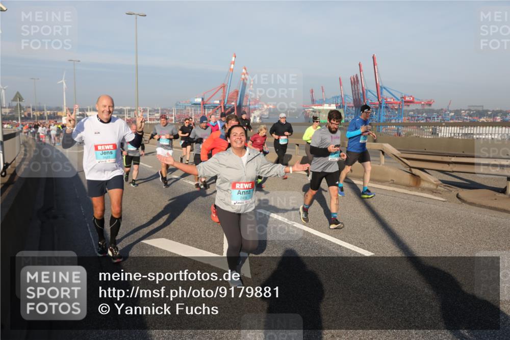 03.10.2025 - Köhlbrandbrückenlauf Yannick Fuchs http://msf.ph/oto/9179881 03.10.2025 08:53:12 Position 2 3423, 2456 meine-sportfotos.de
