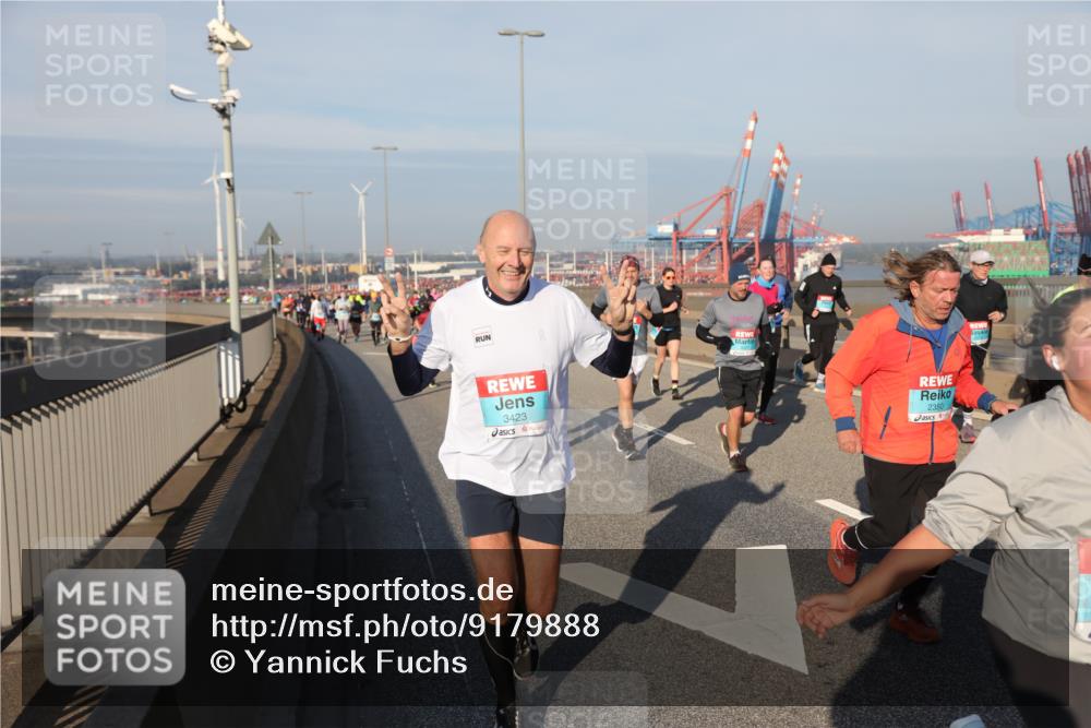 03.10.2025 - Köhlbrandbrückenlauf Yannick Fuchs http://msf.ph/oto/9179888 03.10.2025 08:53:12 Position 2 3423, 2350 meine-sportfotos.de