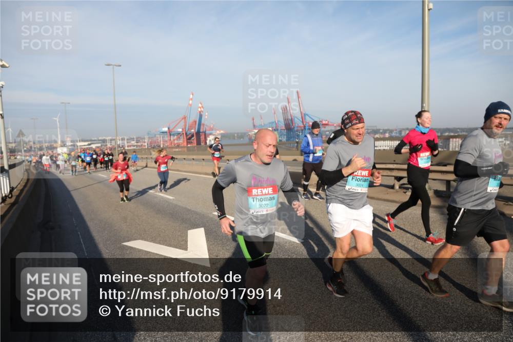 03.10.2025 - Köhlbrandbrückenlauf Yannick Fuchs http://msf.ph/oto/9179914 03.10.2025 08:53:16 Position 2 7, 3022, 3024 meine-sportfotos.de