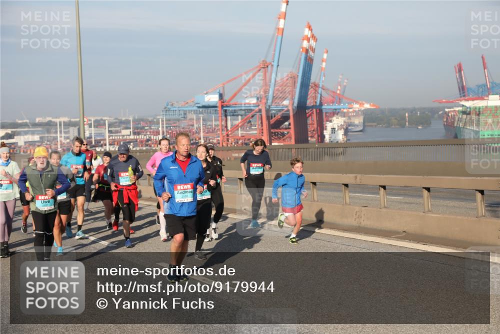 03.10.2025 - Köhlbrandbrückenlauf Yannick Fuchs http://msf.ph/oto/9179944 03.10.2025 08:53:22 Position 2 2187, 2158 meine-sportfotos.de