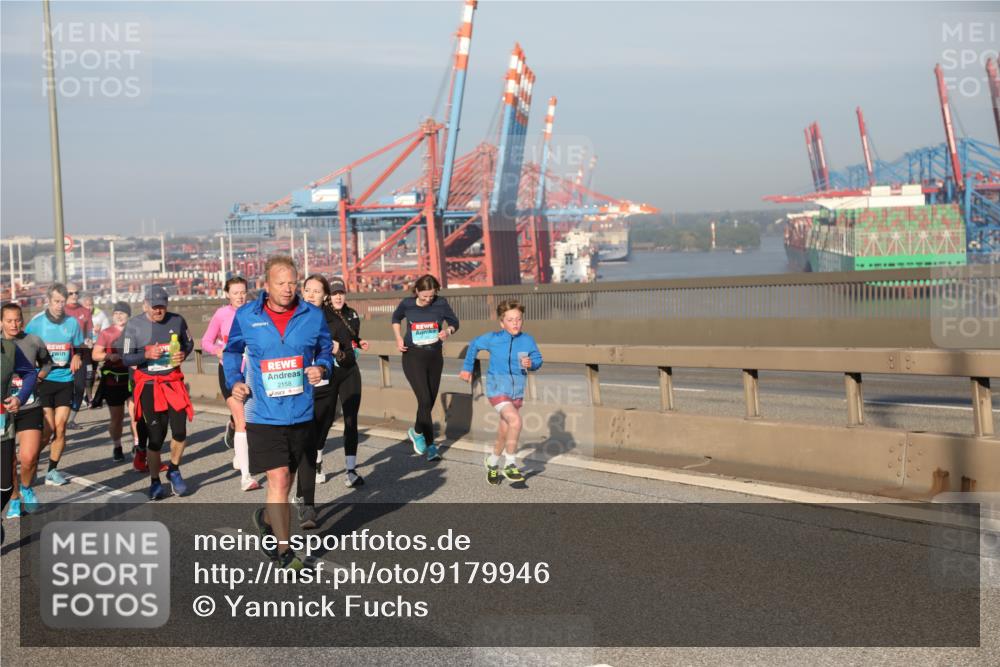 03.10.2025 - Köhlbrandbrückenlauf Yannick Fuchs http://msf.ph/oto/9179946 03.10.2025 08:53:22 Position 2 2158 meine-sportfotos.de