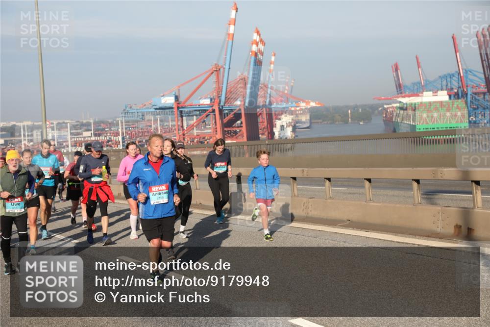 03.10.2025 - Köhlbrandbrückenlauf Yannick Fuchs http://msf.ph/oto/9179948 03.10.2025 08:53:22 Position 2 2187, 2158 meine-sportfotos.de