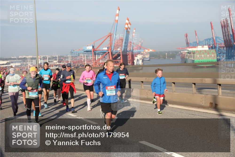 03.10.2025 - Köhlbrandbrückenlauf Yannick Fuchs http://msf.ph/oto/9179954 03.10.2025 08:53:23 Position 2 2187, 2158 meine-sportfotos.de