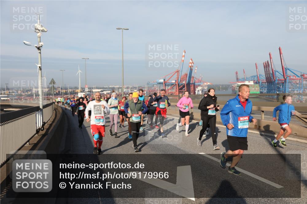 03.10.2025 - Köhlbrandbrückenlauf Yannick Fuchs http://msf.ph/oto/9179966 03.10.2025 08:53:24 Position 2 2158 meine-sportfotos.de