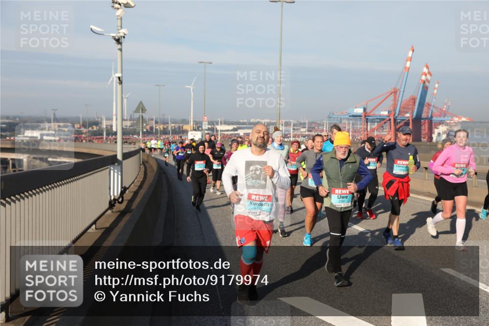 03.10.2025 - Köhlbrandbrückenlauf Yannick Fuchs http://msf.ph/oto/9179974 03.10.2025 08:53:25 Position 2 1840, 2187 meine-sportfotos.de