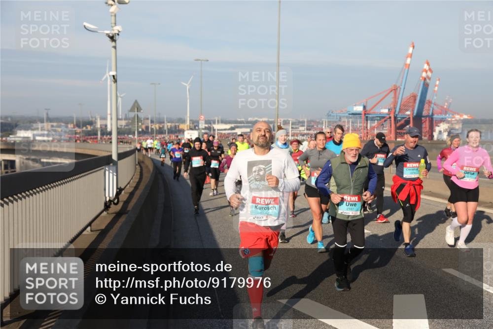 03.10.2025 - Köhlbrandbrückenlauf Yannick Fuchs http://msf.ph/oto/9179976 03.10.2025 08:53:25 Position 2 1840, 2187, 1976 meine-sportfotos.de