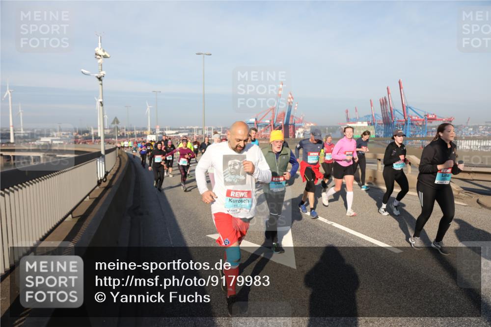 03.10.2025 - Köhlbrandbrückenlauf Yannick Fuchs http://msf.ph/oto/9179983 03.10.2025 08:53:25 Position 2 1840 meine-sportfotos.de