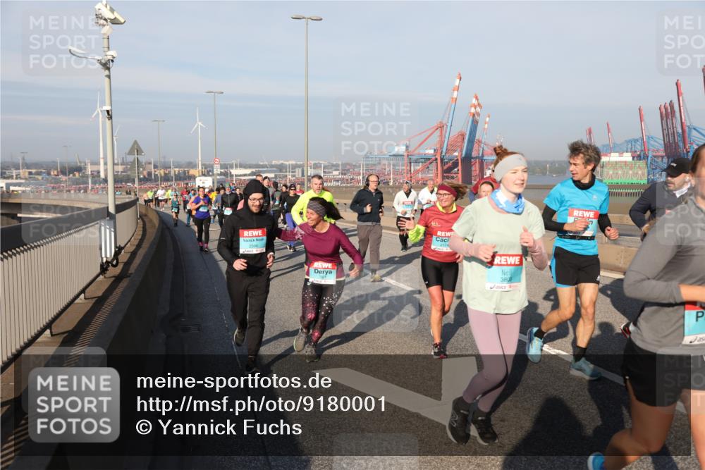 03.10.2025 - Köhlbrandbrückenlauf Yannick Fuchs http://msf.ph/oto/9180001 03.10.2025 08:53:27 Position 2 2396, 1001, 2174, 3808 meine-sportfotos.de