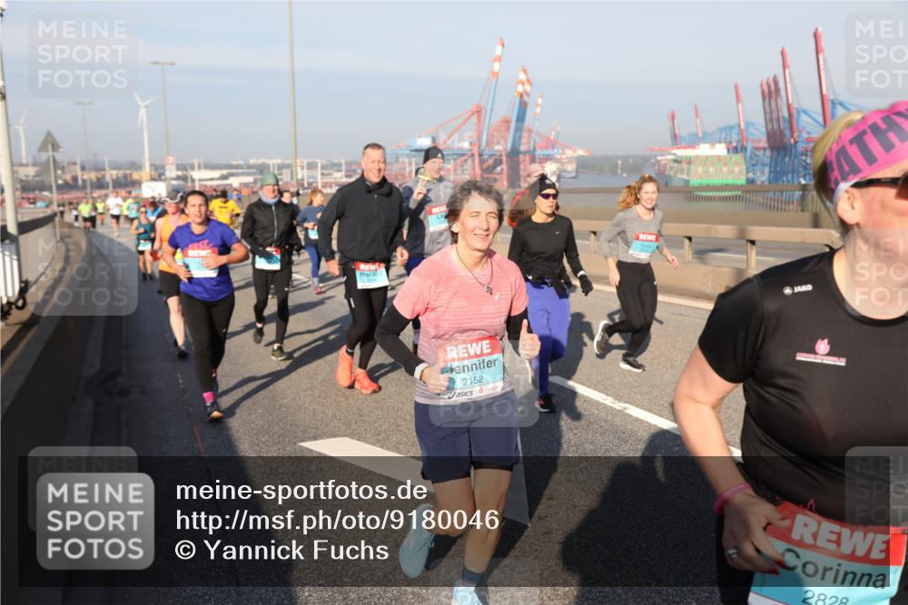 03.10.2025 - Köhlbrandbrückenlauf Yannick Fuchs http://msf.ph/oto/9180046 03.10.2025 08:53:32 Position 2 2152, 2828 meine-sportfotos.de