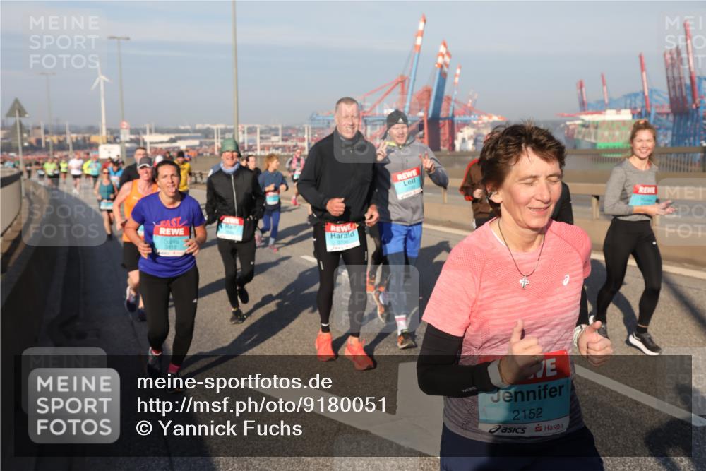 03.10.2025 - Köhlbrandbrückenlauf Yannick Fuchs http://msf.ph/oto/9180051 03.10.2025 08:53:33 Position 2 3810, 2720, 2152 meine-sportfotos.de