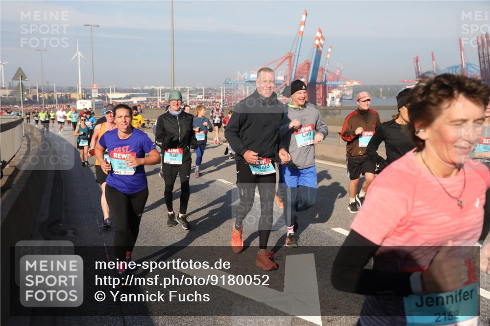 03.10.2025 - Köhlbrandbrückenlauf Yannick Fuchs http://msf.ph/oto/9180052 03.10.2025 08:53:33 Position 2 3810, 2720, 2162 meine-sportfotos.de