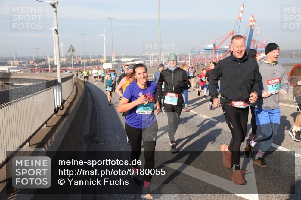 03.10.2025 - Köhlbrandbrückenlauf Yannick Fuchs http://msf.ph/oto/9180055 03.10.2025 08:53:33 Position 2 3810, 2683, 2720 meine-sportfotos.de