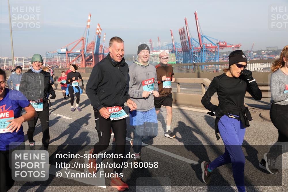 03.10.2025 - Köhlbrandbrückenlauf Yannick Fuchs http://msf.ph/oto/9180058 03.10.2025 08:53:34 Position 2 10, 2683, 3706, 2720, 3777 meine-sportfotos.de