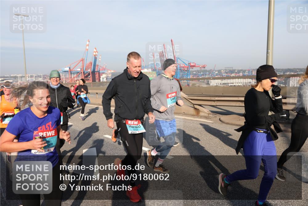 03.10.2025 - Köhlbrandbrückenlauf Yannick Fuchs http://msf.ph/oto/9180062 03.10.2025 08:53:34 Position 2 3706, 2720, 18 meine-sportfotos.de