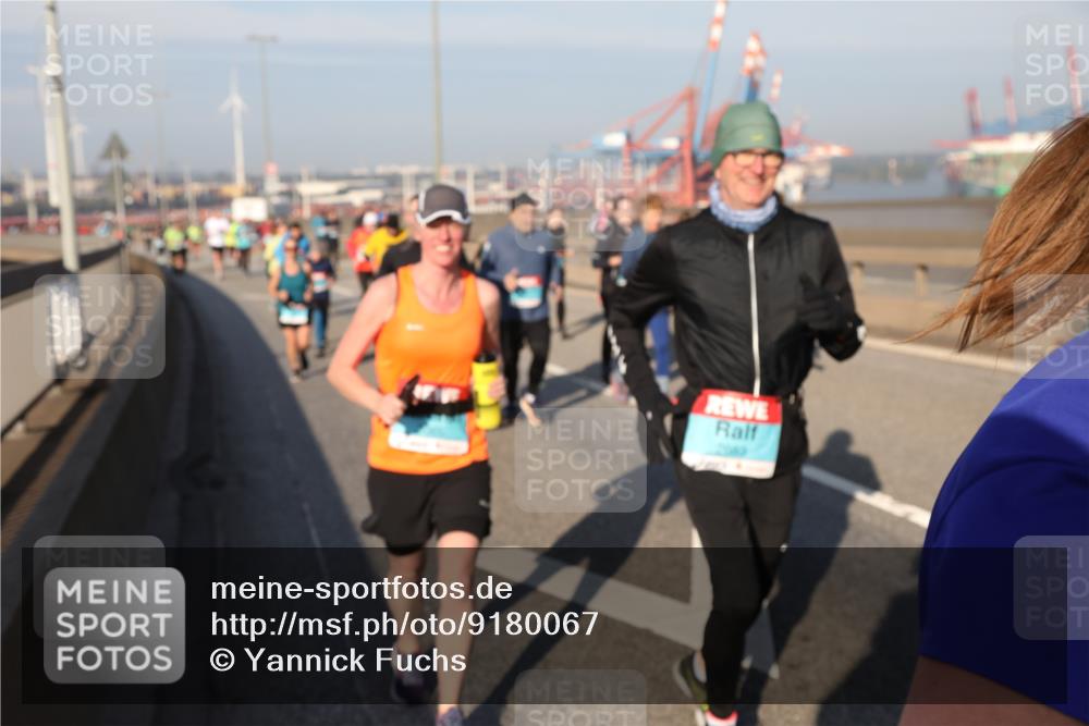 03.10.2025 - Köhlbrandbrückenlauf Yannick Fuchs http://msf.ph/oto/9180067 03.10.2025 08:53:35 Position 2 2089 meine-sportfotos.de