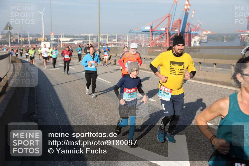03.10.2025 - Köhlbrandbrückenlauf Yannick Fuchs http://msf.ph/oto/9180097 03.10.2025 08:53:39 Position 2 2842, 2840 meine-sportfotos.de
