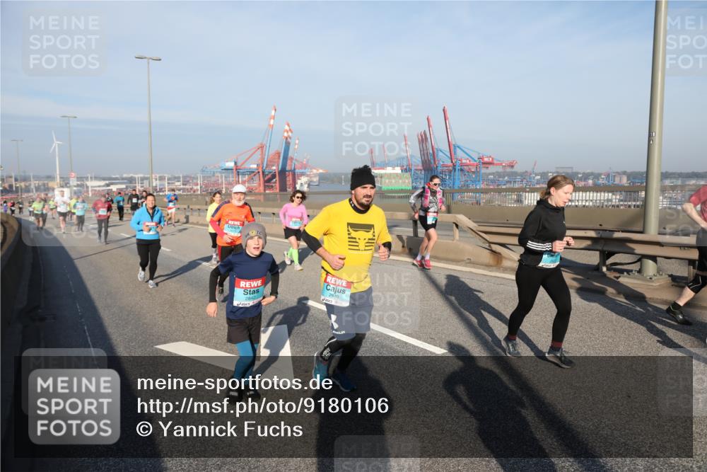 03.10.2025 - Köhlbrandbrückenlauf Yannick Fuchs http://msf.ph/oto/9180106 03.10.2025 08:53:40 Position 2 2842, 2840, 18 meine-sportfotos.de