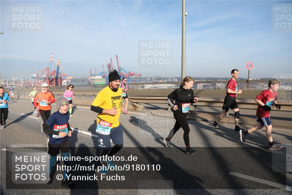 03.10.2025 - Köhlbrandbrückenlauf Yannick Fuchs http://msf.ph/oto/9180110 03.10.2025 08:53:40 Position 2 2840 meine-sportfotos.de